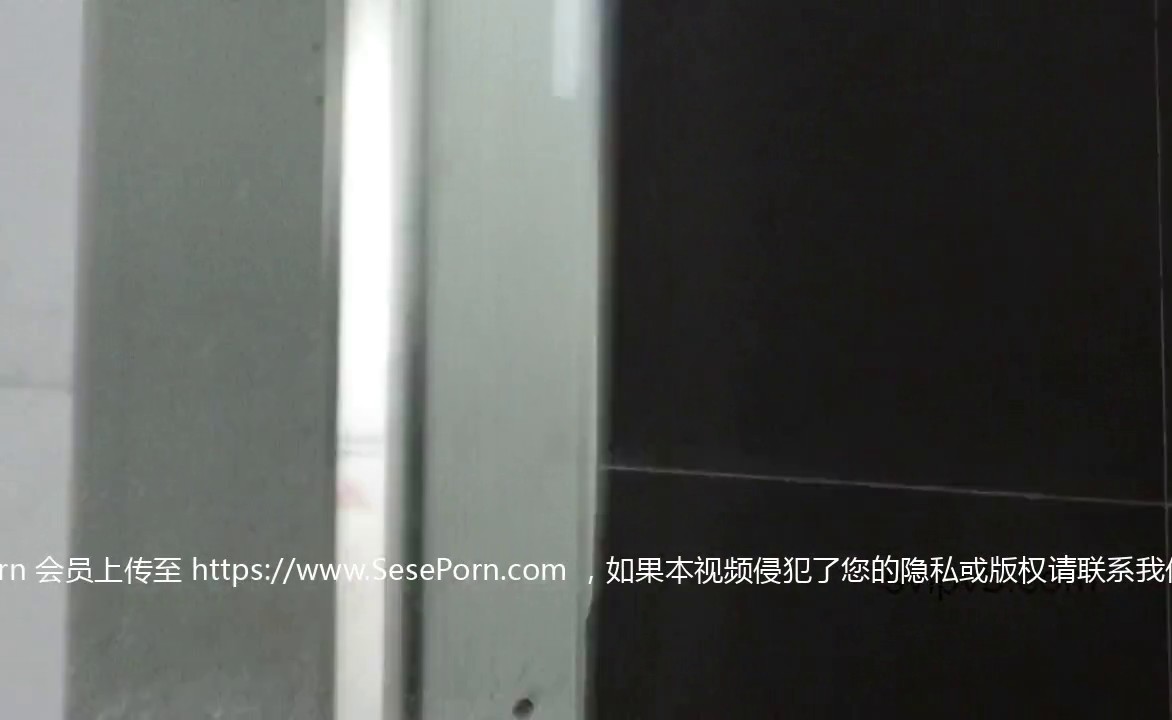 空乘学院 白裙长发女神级的美女 粉逼缝很紧 估计是个处