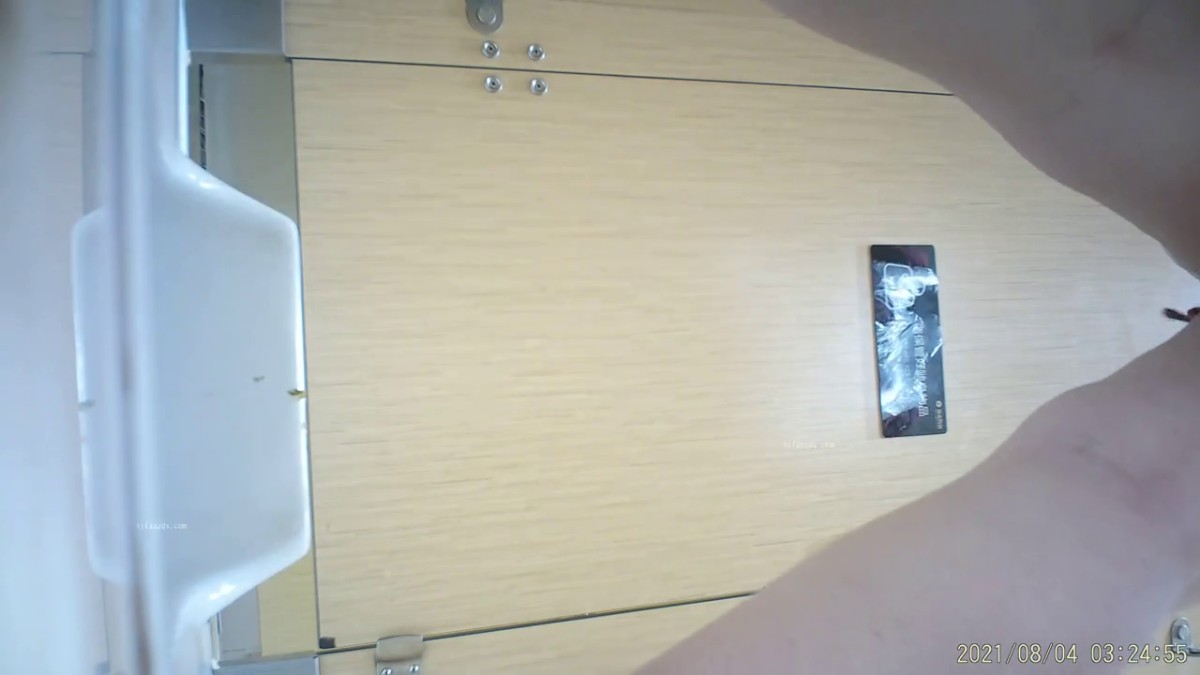 三月最新流出魔手外购❤️精品厕拍高校附近酒吧女厕前后景偷拍红裙白虎靓妹没有逼毛的阻挡尿液四处流淌