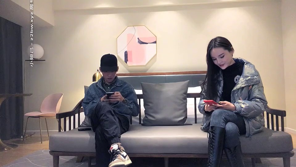 平台一哥午夜寻花复出首秀高价约炮网红脸蛋外围女中途闹矛盾被疯狂投诉