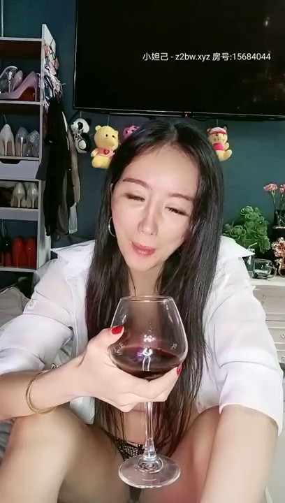 极品欲女【南方联合国际体模】今天心情好给上门啪啪的粉丝做饭 饭后边喝红酒边和粉丝激烈啪啪操 高清源码录制