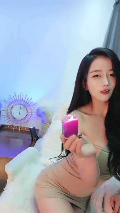 高颜值星女郎 一库一库 ，纤细三维，骚骚滴，滴蜡，掰穴，淫语刺激，叫春勾引网友