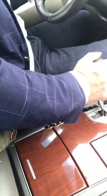 音最新热门 抖音小情人下班后与西装炮友路边野外车震玩刺激 无套骑乘拼命操 直接内射 高清无水印完整版