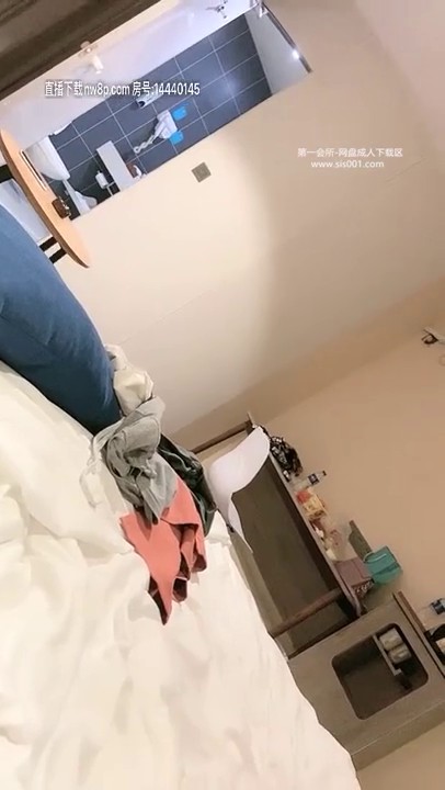 身材爆好的美腿萝莉全身粉嫩