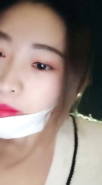 极品中韩混血美少女【全球户外玩勾搭】疫情不外出勾搭邻家哥哥带回家打炮 大屌无套抽插淫水哗哗流 高清源码录制