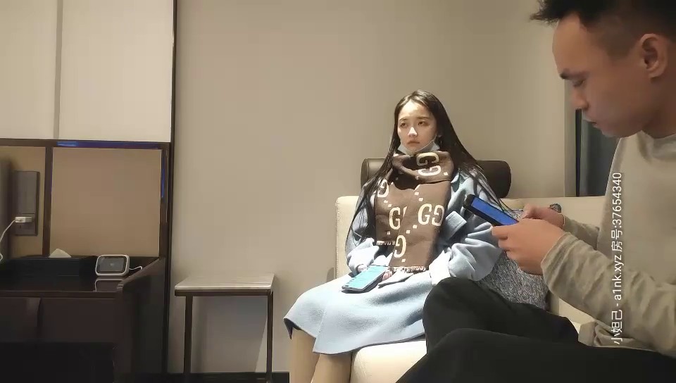 步宾探花约了个高颜值蓝色外套妹子啪啪，性感内衣特写摸逼舔奶抬腿抽插猛操