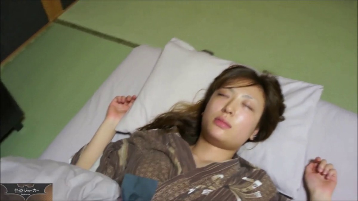 未发行怪盗迷J系列一箭双雕年轻学生姐妹花两个妹子质量都不错扒光一个玩弄日一会然后换另一个无套内射2V2