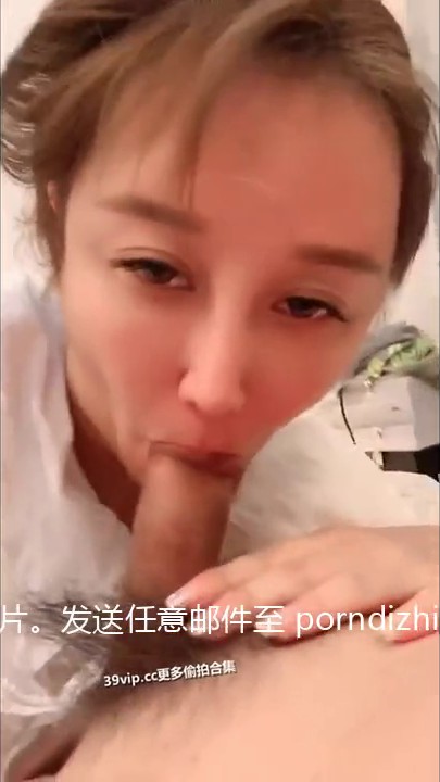 高颜值女友一起床就练习口活，含的太舒服早醒了