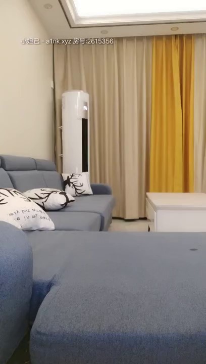 美腿丝袜小妖精，最美的蜜臀之一了，线下约炮大鸡吧狼友，打一炮2000块钱，这美女质量还是很值得