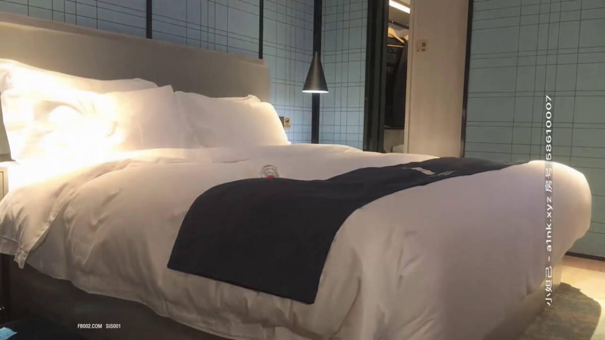 【AI高清2K修复】2021.2.13，【文轩探花】3000网约外围小姐姐，两个漂泊异乡的孤独男女来一场灵与肉的碰撞，20万人气，怒赚几千块【水印】