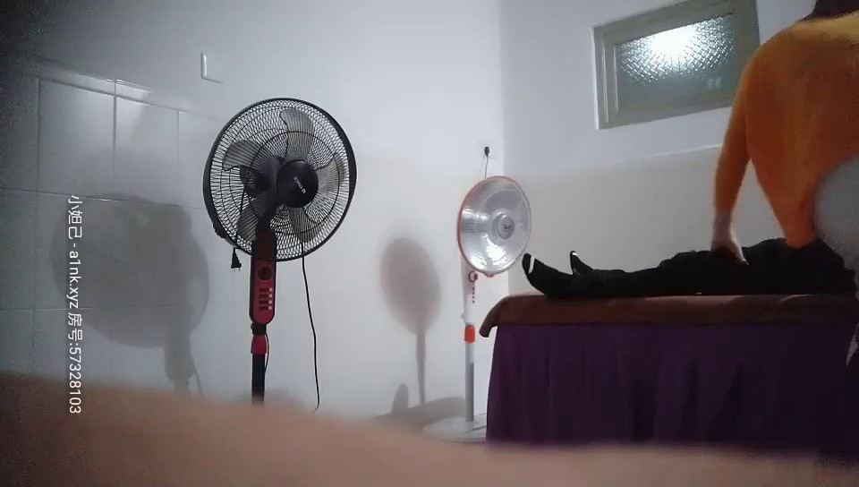 门票168金币村长出击平台最受狼友欢迎的❤️按摩店极品瑜伽老板娘❤️不少粉丝等这一刻等了很久