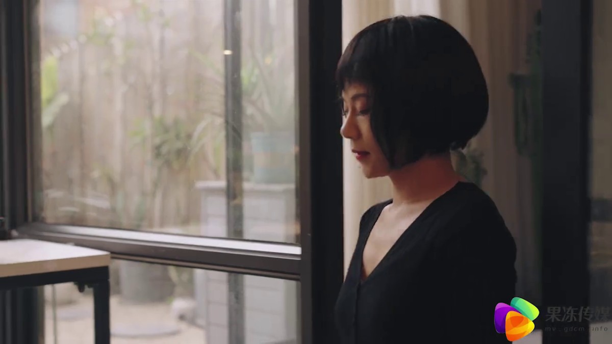 果冻传媒最新出品国产AV剧情《 试探 》母亲新男友太老实 单纯女儿来试探720P高清版