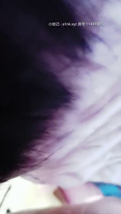 如何引导一个女生为你分开双腿，经典紧致嫩穴白虎