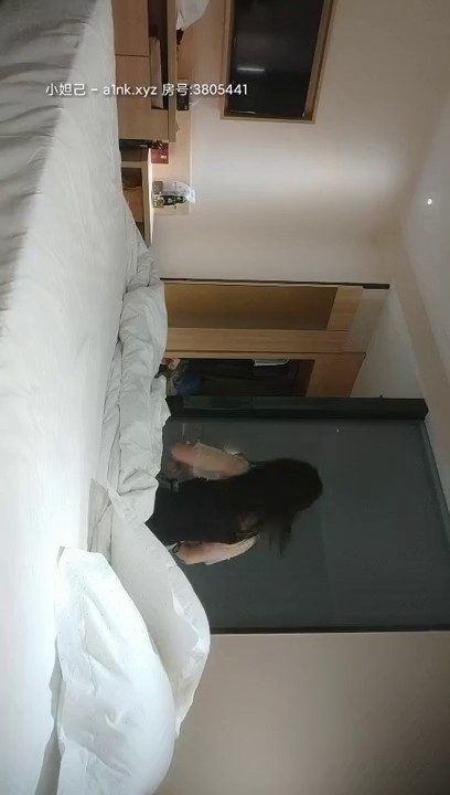 2021.4.13，【西门又探花】酒店4P，两个骚货配合默契，淫叫声此起彼伏，来回交换，69舔穴花式啪啪