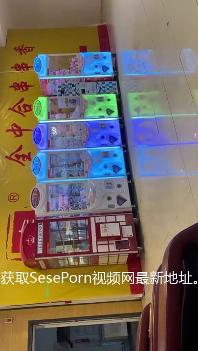 5月最新流出大神潜入医院厕所偷拍美女医生和患者 贴逼拍摄 危险系数也是相当大的 第二季