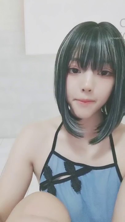 宅男福利超高颜值女神主播开密码房挑逗秀饱满诱人乳房与狼粉唠嗑各种求刷礼物