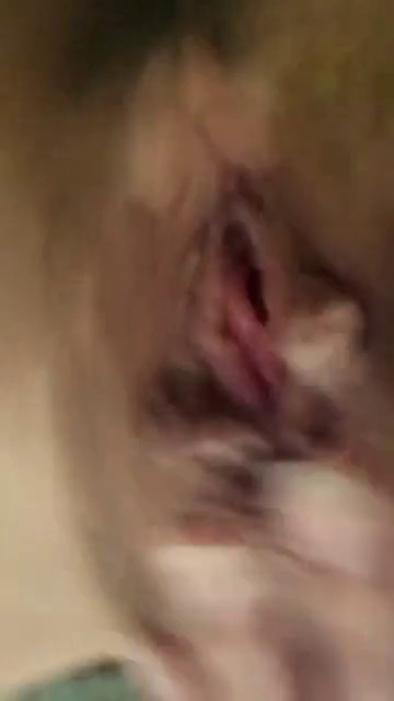 二次元狂热少女F杯巨乳大学生宿舍自慰舔奶偷拍舍友