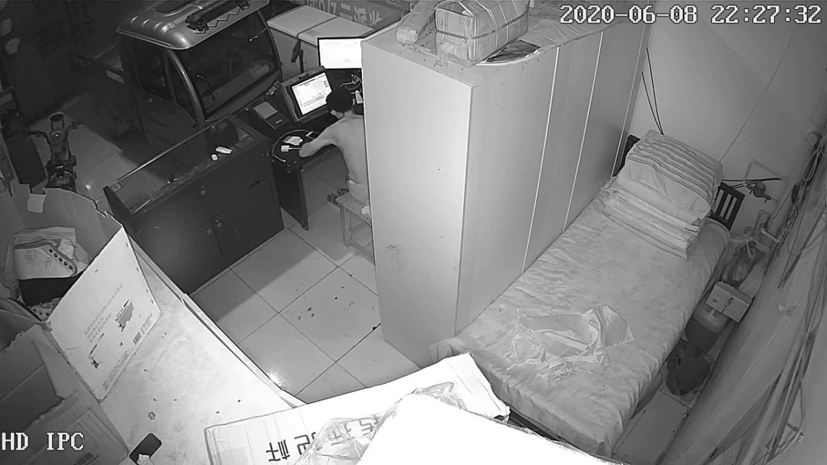 【精品推荐】家庭商铺摄像头入侵真实偸拍夫妻性生活无论白天晚上有时间就搞 亮点很多 瘦小大叔玩丰满熟女有点意思1