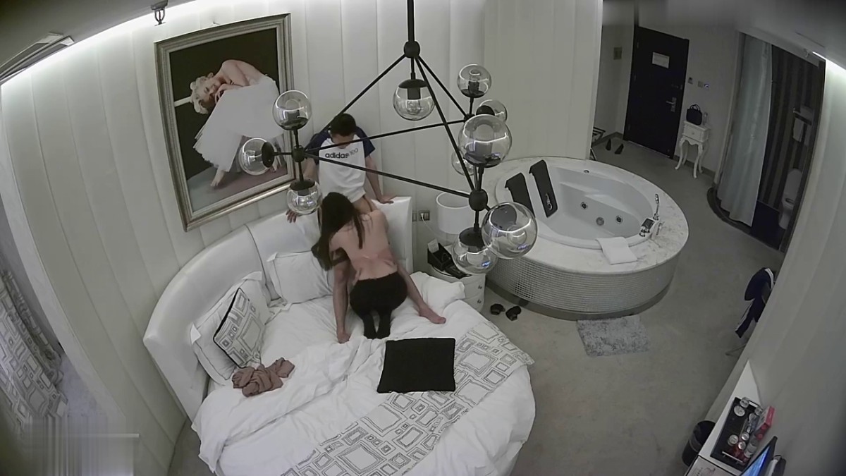 高价购入【酒店摄像头】绝版经典，虎台未留出影像眼镜小伙大战黑丝女朋友