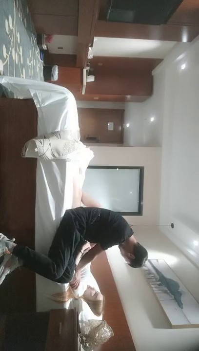 2021.9.17，【乡村探花】，精壮小伙捡到宝，极品美乳小姐姐，舔穴狂魔鲍鱼亲不停，白臀美腿，淫水太多干完赶紧擦一擦