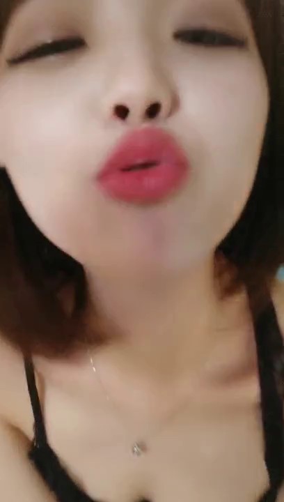 刚下海不久极品甜美短发小姐姐和炮友激情 ，蜘蛛侠头套男摸奶调情 ，上位骑乘抽插猛操 ，扶着屁股后入大力撞击