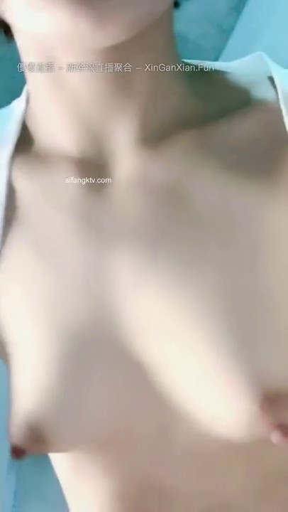 短发一股清新的精致小脸蛋儿馒头粉逼萝莉，介绍说自己的菊花没被爆过，还考虑找男主角来表演，刚发育好的奶子尖尖的