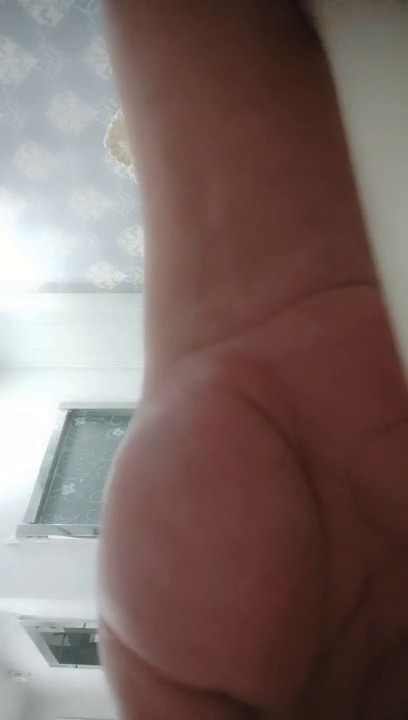 2021.10.6，【保健先生】，温柔小少妇，圆润翘臀撅起来，黑森林水汪汪抠一抠，长腿美乳，给了大哥找到情人的感觉