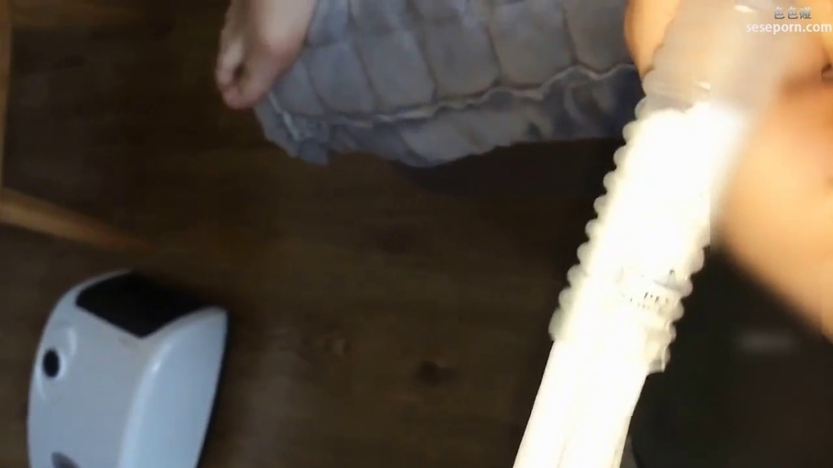 真实记录娇嫩美乳萌萌奶卉闺蜜嫩逼抽烟玩刺激 超大香肠自慰玩穿阴钉浪穴 附穿阴钉过程私拍13P 高清720P版