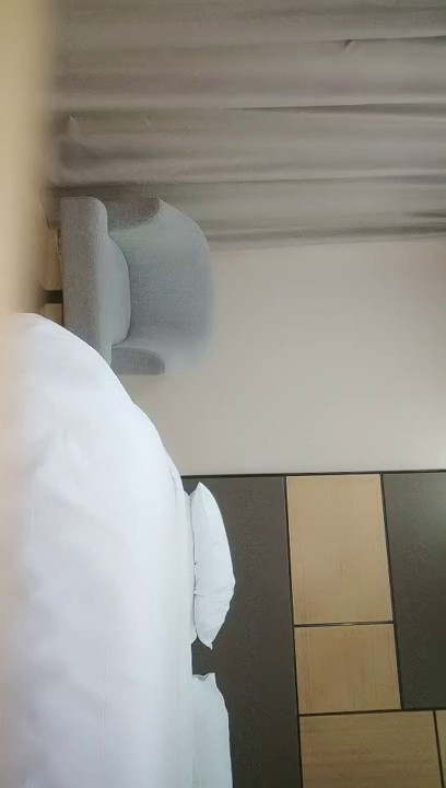 2021-10-29 战神小利人肉打桩机战小骚货 ，黑丝短裙揉穴调情 ，特写口交活很不错 ，大屁股骑乘大力抽插