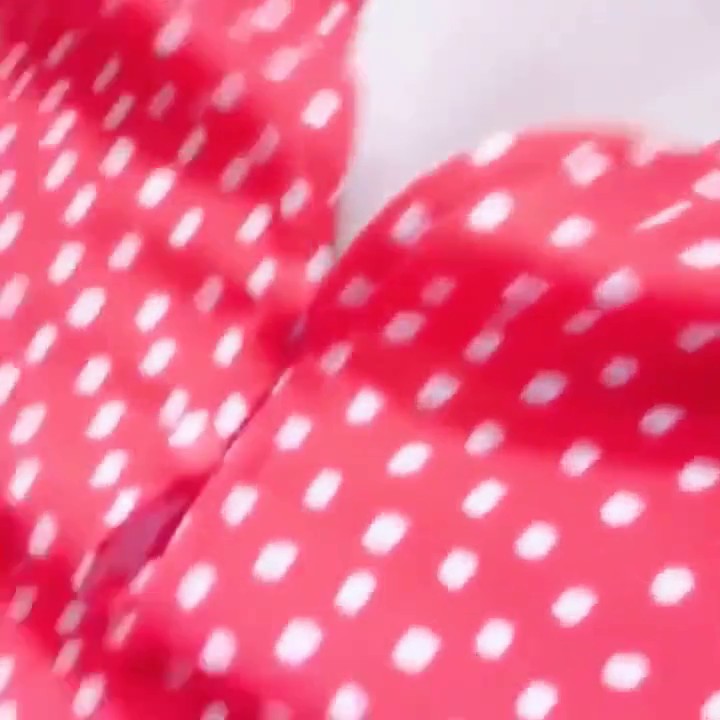 极限露出 妹子在餐厅吃饭不穿内内 露出无毛肥鲍鱼 真实NB