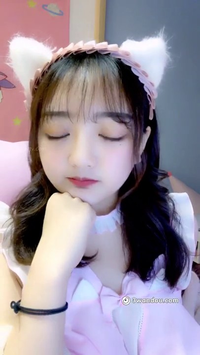 童颜巨乳 小粉兔 你以后不要来看我直播了，你要求太多啦 肉棒大秀插穴，淫荡叫床，良心小美女，被事儿多键盘侠逼逼叨叨！