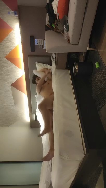 2021.10.31，【加钱哥加钱哥】，精品小少妇，黑丝白臀，玲珑有致小骚货，直播间人气爆棚，千娇百媚共度春宵