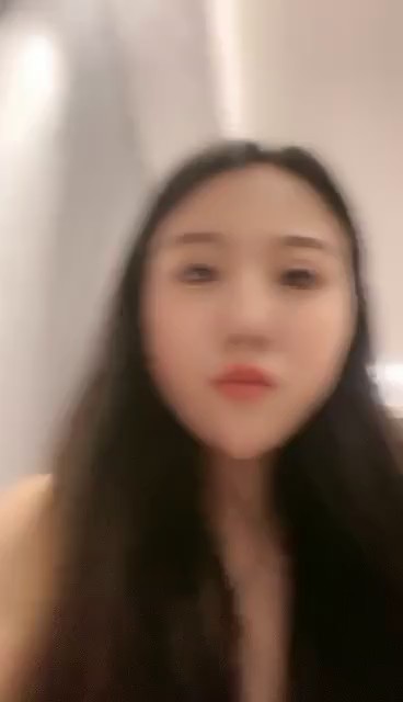 刚播肉感十足一线天粉穴小骚货 ，脱光光翘起双腿露美穴 ，圆润美臀扭动拍打 ，掰穴特写揉搓看着非常诱人