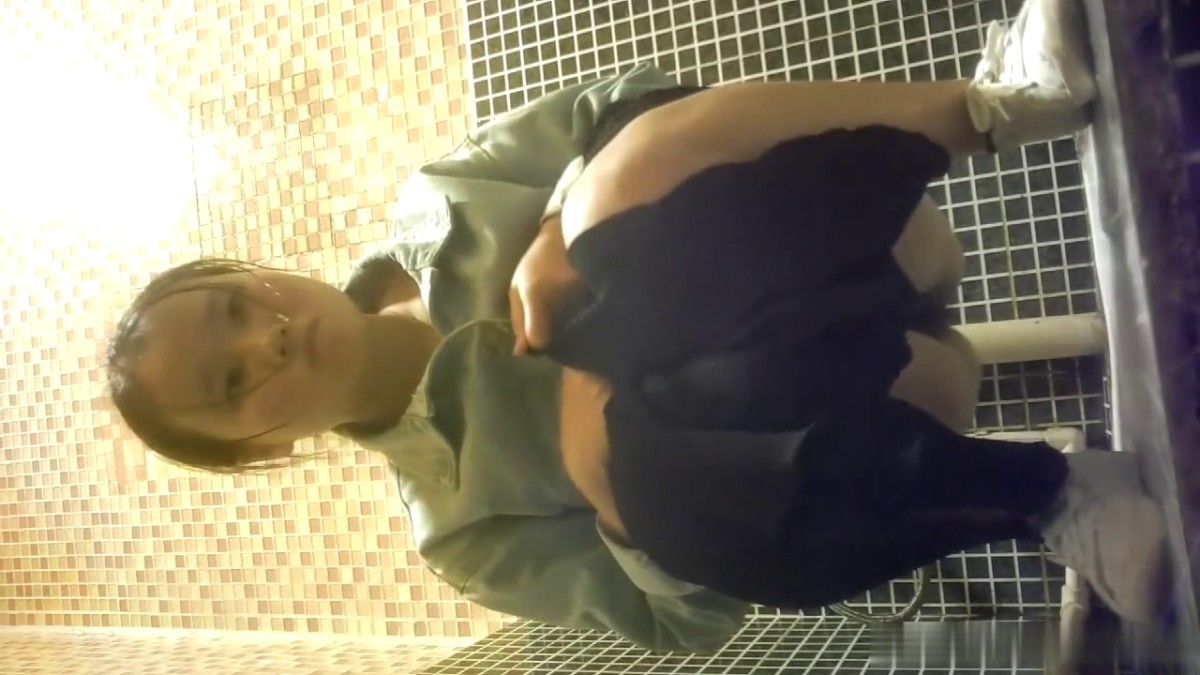 餐厅女厕偷拍 粉嫩的小美女