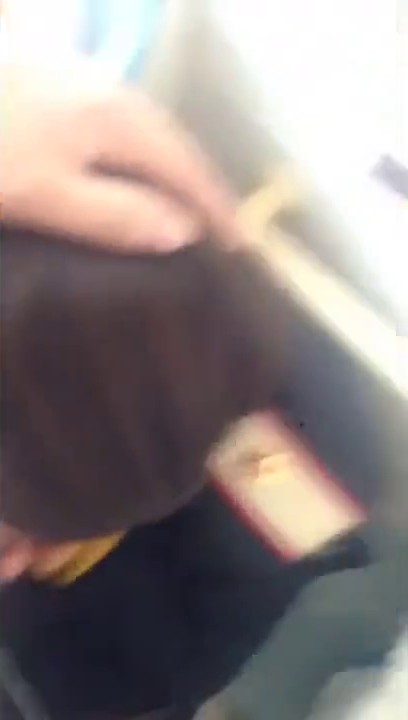 找了个火车上的列车员,太久见面想念了竟然在火车厕所搞起来了