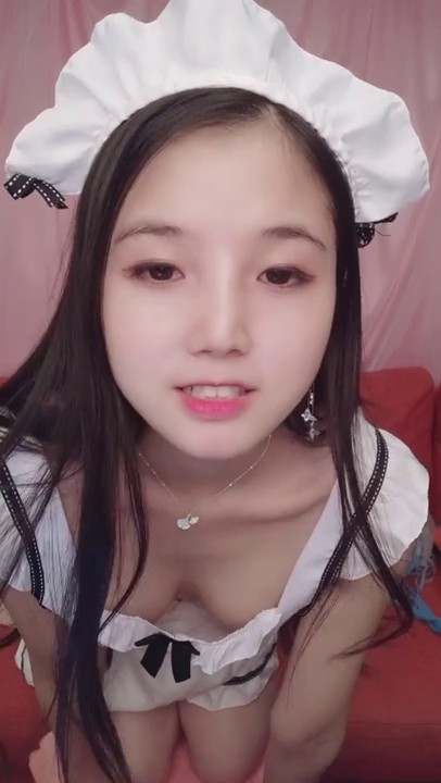 难得甜美系女神！女仆装套装！水蛇细腰包臀裙，扭起来超好看，极品身材美乳，搔首弄姿极度诱惑