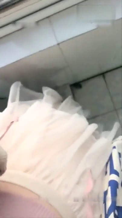 现在的大学生真会玩在大学政治课上老师在讲三大攻坚战和五位一体总布局妹子竟在底下玩跳蛋