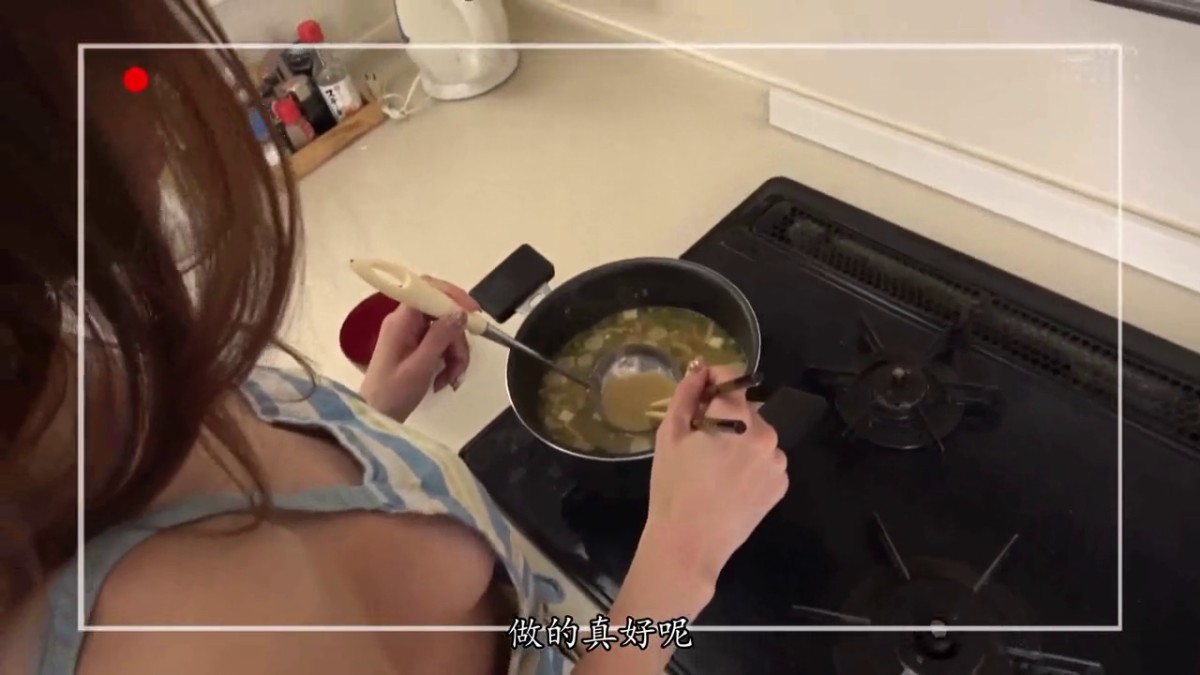 【史上最强图文解说】过瘾剧情☆哥哥找弟弟借钱 条件是和朋友一起3P玩嫂子 强番MEYD-493 高清1080P原版