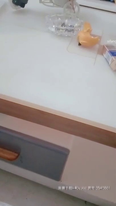 酒店约炮上门兼职嫩妹，聊天记录搞笑，本想3P被拒绝，妹子娇小苗条直接抱起来插