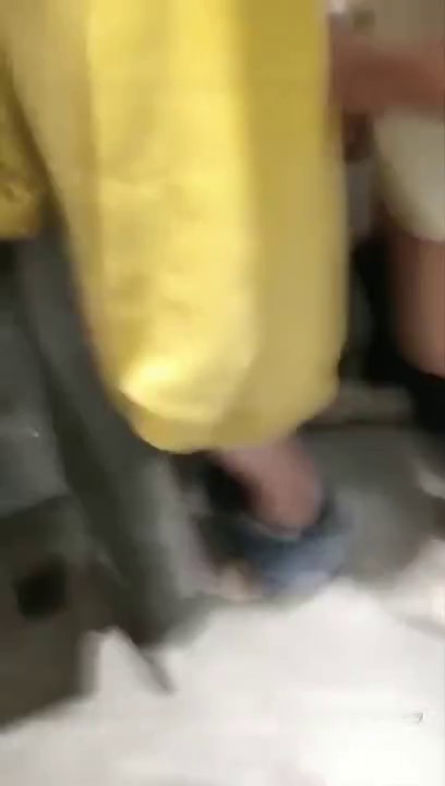 4女3男帅哥靓妹KTV玩嘿后有在厕所干逼得,有在沙发上操的,还有美女边唱歌边被插得,最后还相互干,全程直播.国语!