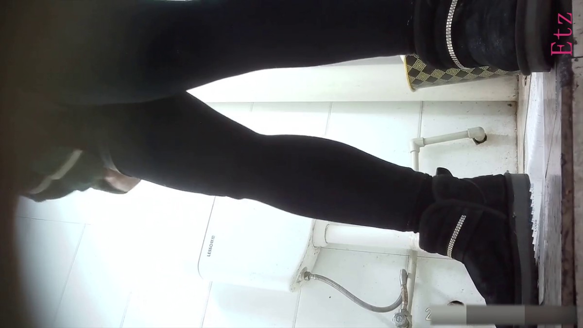 2022一月最新Etz流出厕拍大神精品厕拍 4K全景打电话的骚逼夜总会小姐