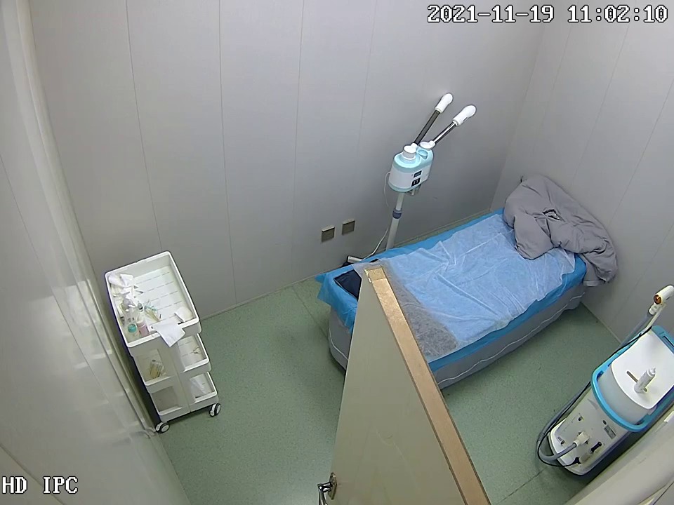 私房一月最新流出 稀有黑客破解美容院摄像头11-12月胸部按摩激光雷射除逼毛11-19