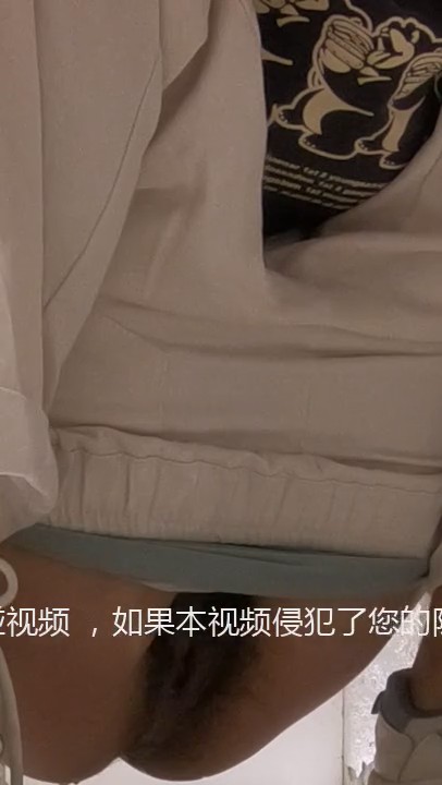 CP大神蹲点公园偷拍美女嘘嘘 第三个美女好极品 小穴貌似流精 难道刚野战完_ 高清1080P原档无水印2