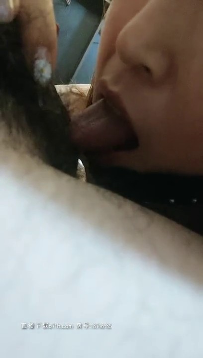 很有韵味的微胖少妇，酒店里面被炮友完美挑逗，舌头舔逼，骚浪起来