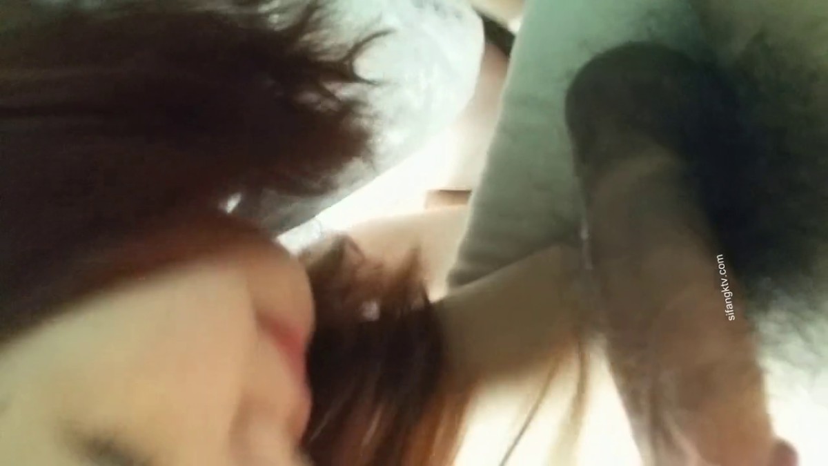 反差大学生漂亮妹子分手后男友泄愤曝光热恋时啪啪自拍美女吹箫一流堪比会所高级技师1080P原版1