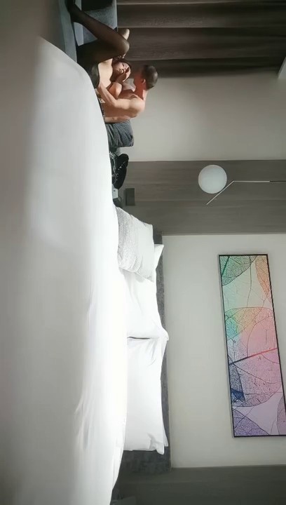 【AI高清2K修复】2021.9.30，【利仔探花】，22岁兼职小护士，长发飘飘貌美如花，打桩机猛男卖力干逼高潮