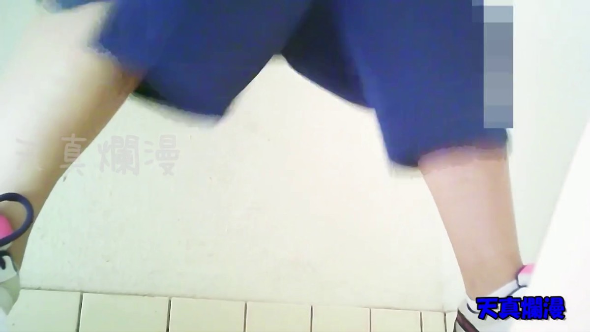 大神【天真烂漫】体育馆女厕定点偸拍几十位来运动的学生妹嘘嘘重点是私处太诱人没有最嫩只有更嫩无水原版36