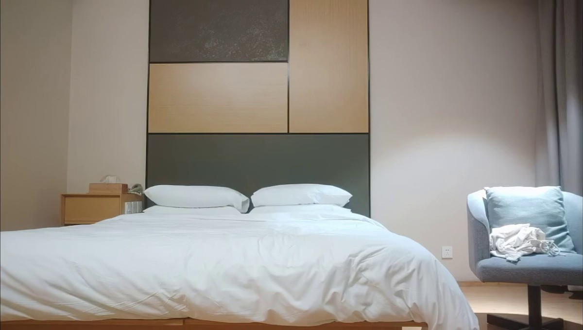 【开发探索】一晚干三炮，包臀裙顶级美臀小姐姐，掰开骚穴一顿舔 ，侧入猛操嗯嗯叫，各种姿势换着操，1080P高清横版