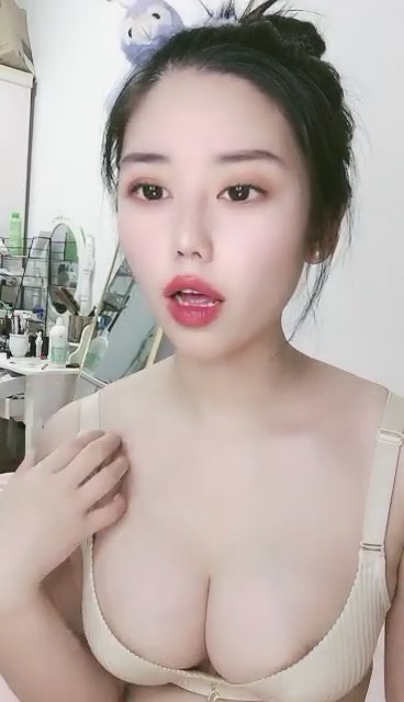 坐标山东潍坊，01年音乐系学妹，高颜值妹妹掰穴特写逼逼，抖胸搔首弄姿