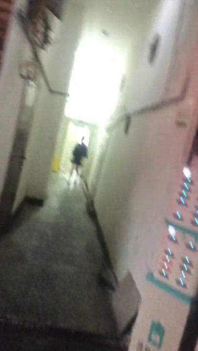 《魔手 外购》牛逼大神某市万达广场商圈横扫各楼层公共女厕偸拍好多漂亮气质小姐姐方便出来还拍脸原版无水4K画质8