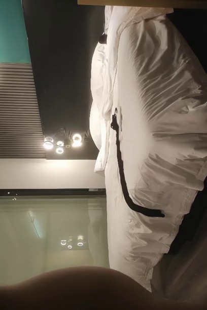 【AI高清2K修复】2021.11.1【加钱哥加钱哥】2000网约极品小少妇，妩媚风骚，情趣黑丝，白嫩翘臀